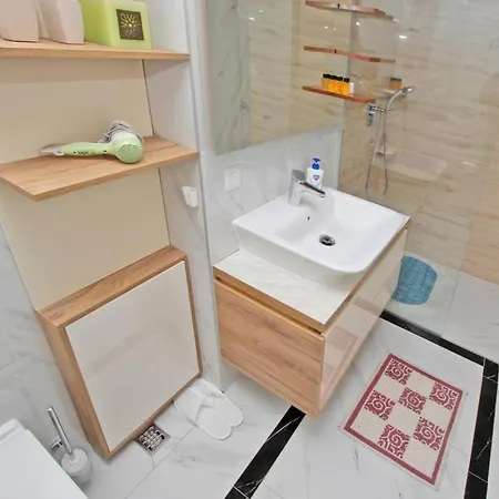 Imas Apartment *